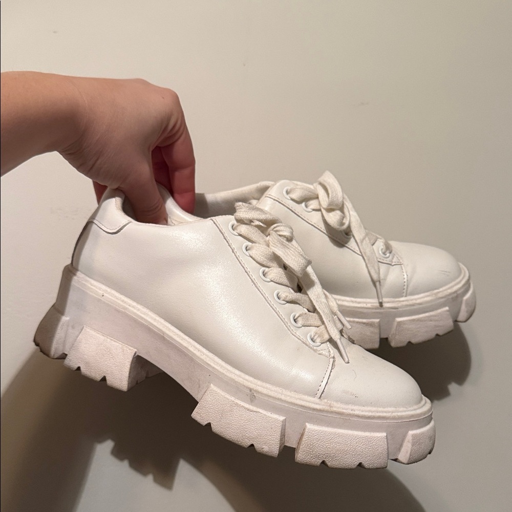 Steve Madden Michigan sneakers